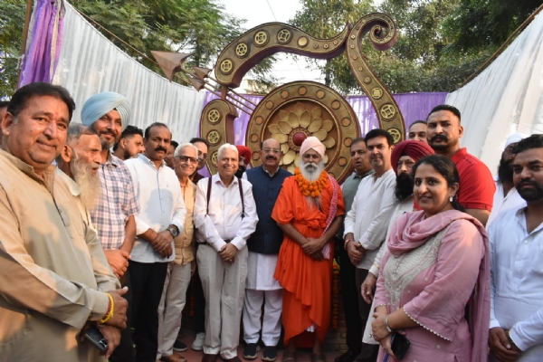 ਧਨੁਸ਼-ਤੀਰ ਦੇ ਚਿੰਨ੍ਹ ਨਾਲ ਬਬਰੀਕ ਚੌਕ ਨੂੰ ਮਿਲੀ ਨਵੀਂ ਦਿੱਖ