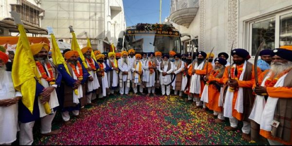 ਅਸਾਮ ਤੋਂ ਆਰੰਭ ਹੋਇਆ ਸ਼ਹੀਦੀ ਨਗਰ ਕੀਰਤਨ ਸੂਰਤ ਤੋਂ ਅਹਿਮਦਾਬਾਦ ਗੁਜਰਾਤ ਲਈ ਰਵਾਨਾ