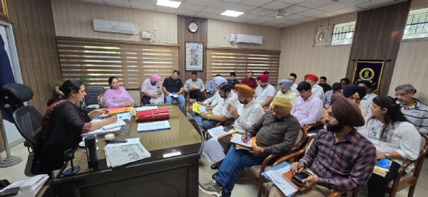 ਵਧੀਕ ਡਿਪਟੀ ਕਮਿਸ਼ਨਰ ਨੇ ਦਿਹਾਤੀ ਖੇਤਰਾਂ ’ਚ ਚੱਲ ਰਹੀਆਂ ਸਕੀਮਾਂ ਦਾ ਲਿਆ ਜਾਇਜ਼ਾ
