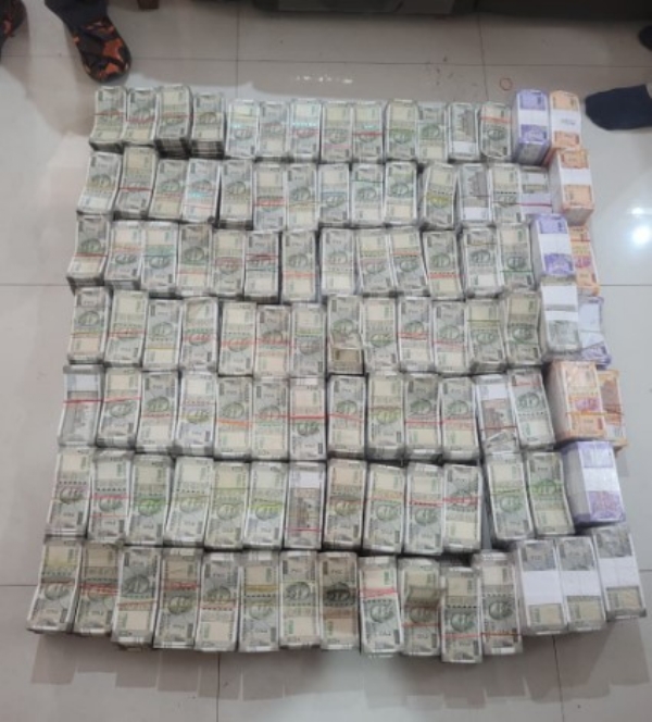 ਬਰਾਮਦ ਕੀਤੇ ਗਏ 2.62 ਕਰੋੜ ਰੁਪਏ।