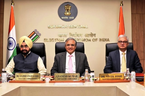 ਮੁੱਖ ਚੋਣ ਕਮਿਸ਼ਨਰ ਗਿਆਨੇਸ਼ ਕੁਮਾਰ, ਚੋਣ ਕਮਿਸ਼ਨਰਾਂ ਡਾ. ਸੁਖਬੀਰ ਸਿੰਘ ਸੰਧੂ ਅਤੇ ਡਾ. ਵਿਵੇਕ ਜੋਸ਼ੀ ਨਾਲ