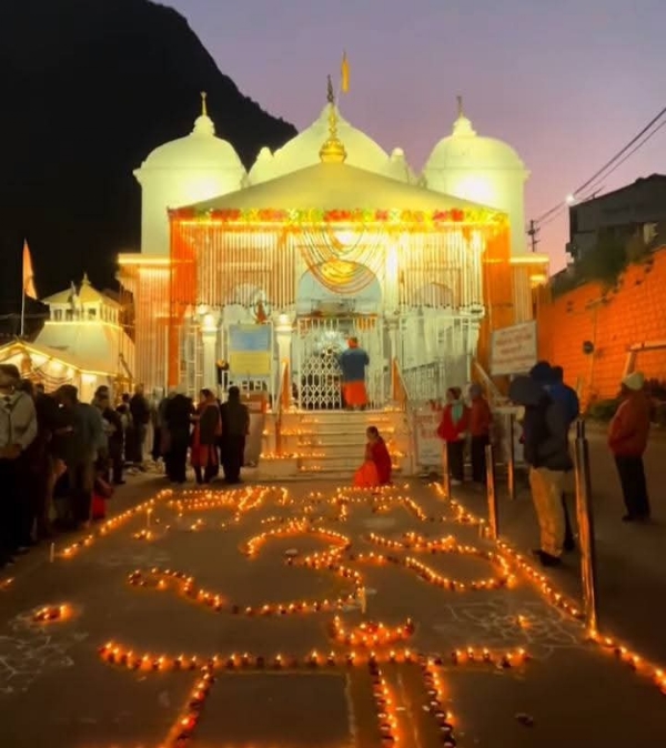 ਦੀਵਾਲੀ ਲਈ ਗੰਗੋਤਰੀ ਮੰਦਰ ਨੂੰ ਇਸ ਤਰ੍ਹਾਂ ਸਜਾਇਆ ਗਿਆ।