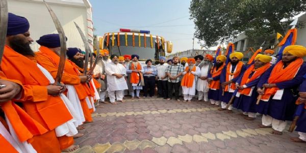 ਅਸਾਮ ਤੋਂ ਆਰੰਭ ਹੋਇਆ ਸ਼ਹੀਦੀ ਨਗਰ ਕੀਰਤਨ ਗ੍ਰੇਟਰ ਕੈਲਾਸ਼ ਦਿੱਲੀ ਤੋਂ ਅਗਲੇ ਪੜਾਅ ਗੁਰਦੁਆਰਾ ਡੇਰਾ ਬਾਬਾ ਕਰਮ ਸਿੰਘ ਗੀਤਾ ਕਾਲੋਨੀ ਦਿੱਲੀ ਲਈ ਰਵਾਨਾ