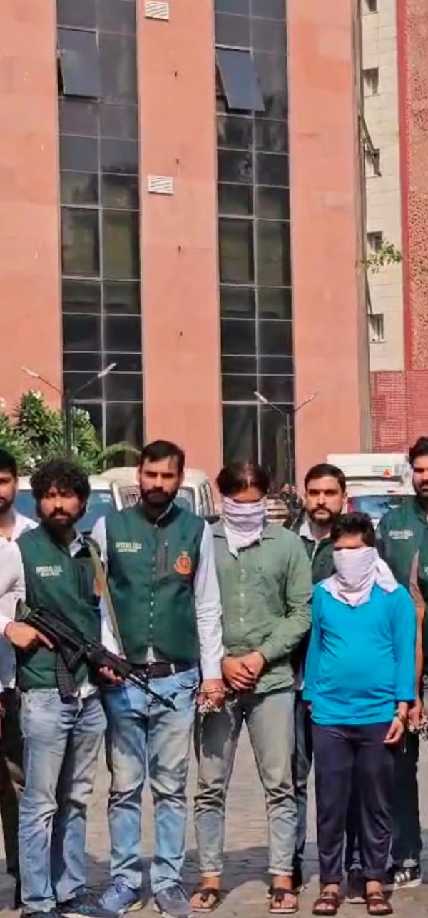 ਗ੍ਰਿਫ਼ਤਾਰ ਕੀਤੇ ਗਏ ਸ਼ੱਕੀ ਅੱਤਵਾਦੀ ਗ੍ਰਿਫ਼ਤਾਰ ਕੀਤੇ ਗਏ ਸ਼ੱਕੀ ਅੱਤਵਾਦੀ