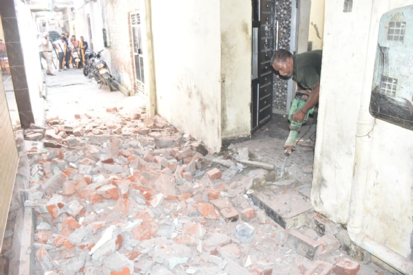 ਯੁੱਧ ਨਸ਼ਿਆਂ ਵਿਰੁੱਧ : ਆਬਾਦਪੁਰਾ ’ਚ ਅਣ-ਅਧਿਕਾਰਤ ਉਸਾਰੀ ਢਾਹੀ ਯੁੱਧ ਨਸ਼ਿਆਂ ਵਿਰੁੱਧ : ਆਬਾਦਪੁਰਾ ’ਚ ਅਣ-ਅਧਿਕਾਰਤ ਉਸਾਰੀ ਢਾਹੀ