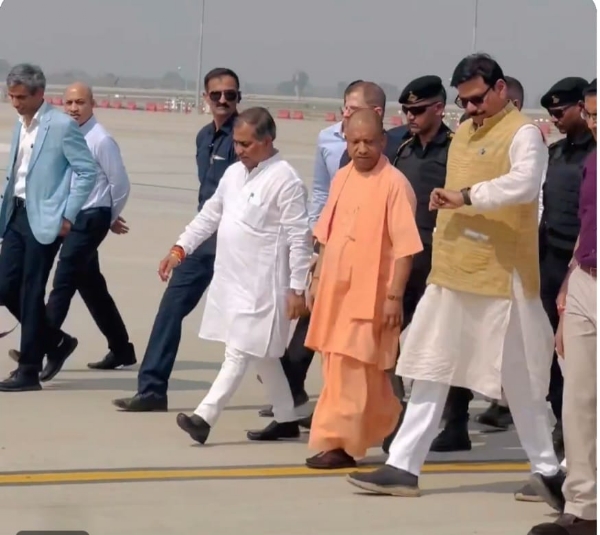 ਮੁੱਖ ਮੰਤਰੀ ਯੋਗੀ ਆਦਿੱਤਿਆਨਾਥ ਨੇ ਜੇਵਰ ਅੰਤਰਰਾਸ਼ਟਰੀ ਹਵਾਈ ਅੱਡੇ ਦੇ ਕੰਮ ਦਾ ਜਾਇਜ਼ਾ ਲਿਆ। ਮੁੱਖ ਮੰਤਰੀ ਯੋਗੀ ਆਦਿੱਤਿਆਨਾਥ ਨੇ ਜੇਵਰ ਅੰਤਰਰਾਸ਼ਟਰੀ ਹਵਾਈ ਅੱਡੇ ਦੇ ਕੰਮ ਦਾ ਜਾਇਜ਼ਾ ਲਿਆ।