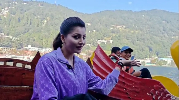 ਅਭਿਨੇਤਰੀ ਉਰਵਸ਼ੀ ਰੌਤੇਲਾ ਨੈਨੀ ਝੀਲ ਵਿੱਚ ਕਿਸ਼ਤੀ ’ਤੇ ਸੈਰ ਕਰਨ ਸਮੇਂ