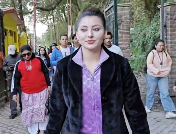 ਨੈਨੀਤਾਲ ਦੀਆਂ ਠੰਡੀਆਂ ਗਲੀਆਂ ਵਿੱਚ ਸੈਰ ਕਰਦੀ ਹੋਈ ਅਦਾਕਾਰਾ ਉਰਵਸ਼ੀ ਰੌਤੇਲਾ।