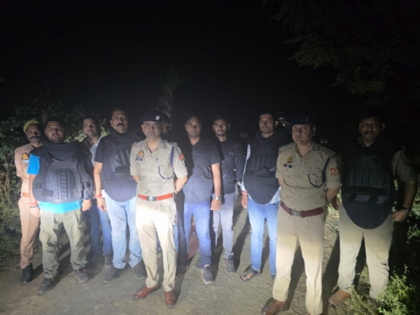 ਪ੍ਰਯਾਗਰਾਜ ਵਿੱਚ ਪੁਲਿਸ ਅਤੇ ਅਪਰਾਧੀਆਂ ਵਿਚਕਾਰ ਹੋਏ ਮੁਕਾਬਲੇ ਦੀ ਫੋਟੋ ਪ੍ਰਯਾਗਰਾਜ ਵਿੱਚ ਪੁਲਿਸ ਅਤੇ ਅਪਰਾਧੀਆਂ ਵਿਚਕਾਰ ਹੋਏ ਮੁਕਾਬਲੇ ਦੀ ਫੋਟੋ