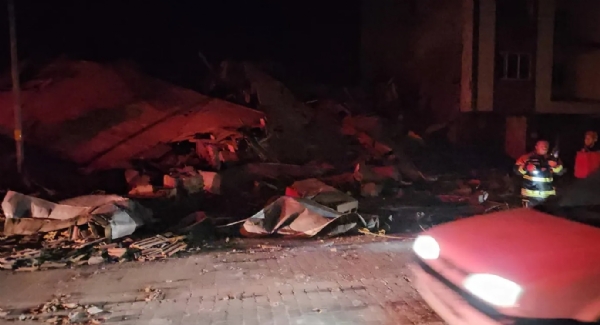 ਭੂਚਾਲ ਨੇ ਤੁਰਕੀ ਦੇ ਬਾਲੀਕੇਸਿਰ ਦੇ ਸਿੰਦਿਰਗੀ ਜ਼ਿਲ੍ਹੇ ਵਿੱਚ ਸਭ ਤੋਂ ਵੱਧ ਨੁਕਸਾਨ ਕੀਤਾ ਹੈ। ਫੋਟੋ: ਇੰਟਰਨੈੱਟ ਮੀਡੀਆ ਭੂਚਾਲ ਨੇ ਤੁਰਕੀ ਦੇ ਬਾਲੀਕੇਸਿਰ ਦੇ ਸਿੰਦਿਰਗੀ ਜ਼ਿਲ੍ਹੇ ਵਿੱਚ ਸਭ ਤੋਂ ਵੱਧ ਨੁਕਸਾਨ ਕੀਤਾ ਹੈ। ਫੋਟੋ: ਇੰਟਰਨੈੱਟ ਮੀਡੀਆ