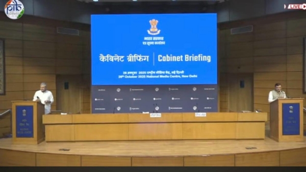ਕੇਂਦਰੀ ਮੰਤਰੀ ਅਸ਼ਵਨੀ ਵੈਸ਼ਨਵ ਕੈਬਨਿਟ ਦੇ ਫੈਸਲਿਆਂ ਬਾਰੇ ਜਾਣਕਾਰੀ ਦਿੰਦੇ ਹੋਏ। ਕੇਂਦਰੀ ਮੰਤਰੀ ਅਸ਼ਵਨੀ ਵੈਸ਼ਨਵ ਕੈਬਨਿਟ ਦੇ ਫੈਸਲਿਆਂ ਬਾਰੇ ਜਾਣਕਾਰੀ ਦਿੰਦੇ ਹੋਏ।