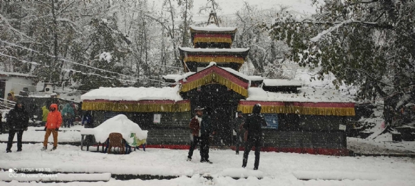 ਮੁਕਤੀਨਾਥ ਖੇਤਰ ਵਿੱਚ ਬਰਫ਼ਬਾਰੀ ਮੁਕਤੀਨਾਥ ਖੇਤਰ ਵਿੱਚ ਬਰਫ਼ਬਾਰੀ