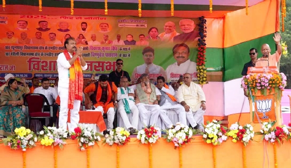 ਉੱਤਰ ਪ੍ਰਦੇਸ਼ ਦੇ ਮੁੱਖ ਮੰਤਰੀ ਯੋਗੀ ਆਦਿੱਤਿਆਨਾਥ ਸਿਵਾਨ ਜ਼ਿਲ੍ਹੇ ਦੇ ਰਘੂਨਾਥਪੁਰ ਵਿੱਚ ਰੈਲੀ ਨੂੰ ਸੰਬੋਧਨ ਕਰਦੇ ਹੋਏ। ਉੱਤਰ ਪ੍ਰਦੇਸ਼ ਦੇ ਮੁੱਖ ਮੰਤਰੀ ਯੋਗੀ ਆਦਿੱਤਿਆਨਾਥ ਸਿਵਾਨ ਜ਼ਿਲ੍ਹੇ ਦੇ ਰਘੂਨਾਥਪੁਰ ਵਿੱਚ ਰੈਲੀ ਨੂੰ ਸੰਬੋਧਨ ਕਰਦੇ ਹੋਏ।