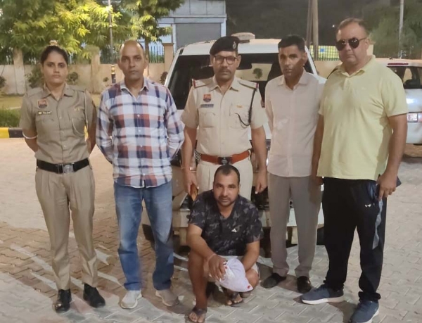 ਪੁਲਿਸ ਵੱਲੋਂ ਅਫੀਮ ਤਸਕਰ ਨੂੰ ਗ੍ਰਿਫ਼ਤਾਰ ਕੀਤਾ ਗਿਆ। ਪੁਲਿਸ ਵੱਲੋਂ ਅਫੀਮ ਤਸਕਰ ਨੂੰ ਗ੍ਰਿਫ਼ਤਾਰ ਕੀਤਾ ਗਿਆ।