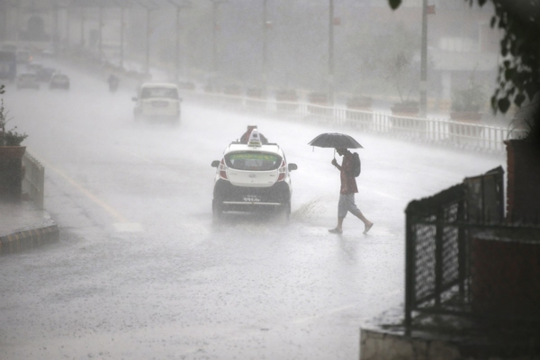 ਨੇਪਾਲ ਵਿੱਚ ਮੀਂਹ ਪੈ ਰਿਹਾ ਹੈ। ਨੇਪਾਲ ਵਿੱਚ ਮੀਂਹ ਪੈ ਰਿਹਾ ਹੈ।