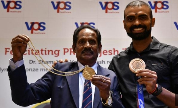 ਮੈਨੂਅਲ ਫ੍ਰੈਡਰਿਕ ਪੀਆਰ ਸ਼੍ਰੀਜੇਸ਼ ਨਾਲ ਮੈਨੂਅਲ ਫ੍ਰੈਡਰਿਕ ਪੀਆਰ ਸ਼੍ਰੀਜੇਸ਼ ਨਾਲ