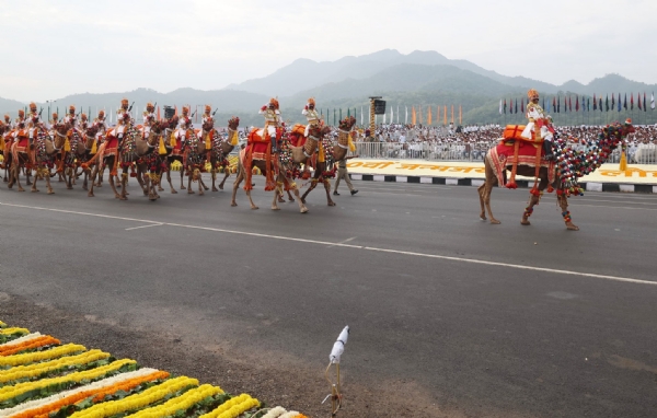 ਪਰੇਡ ਵਿੱਚ ਹਿੱਸਾ ਲੈਂਦਾ ਊਠਾਂ ਦਾ ਦਸਤਾ ਪਰੇਡ ਵਿੱਚ ਹਿੱਸਾ ਲੈਂਦਾ ਊਠਾਂ ਦਾ ਦਸਤਾ