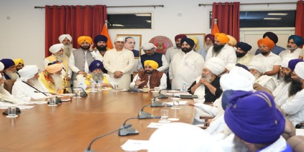 ਮੁੱਖ ਮੰਤਰੀ ਮਾਨ ਵੱਲੋਂ ਸਿੱਖ ਸੰਤਾਂ, ਮਹਾਂਪੁਰਸ਼ਾਂ ਤੇ ਵਿਦਵਾਨਾਂ ਨਾਲ ਮੀਟਿੰਗ