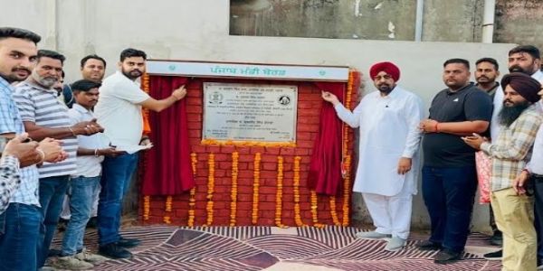 ਵਿਧਾਇਕ ਰੰਧਾਵਾ ਨੇ ਮਲਕਪੁਰ–ਜਿਊਲੀ ਸੰਪਰਕ ਸੜਕ ਦਾ ਨੀਂਹ ਪੱਥਰ ਰੱਖਿਆ