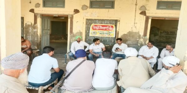 ਖੇਤੀਬਾੜੀ ਤੇ ਕਿਸਾਨ ਭਲਾਈ ਵਿਭਾਗ ਫਾਜ਼ਿਲਕਾ ਵੱਲੋਂ ਅਬੋਹਰ ਦੇ ਪਿੰਡ ਮਲੂਕਪੁਰ ਵਿਖੇ ਕਿਸਾਨ ਜਾਗਰੂਕਤਾ ਕੈਂਪ ਦਾ ਆਯੋਜਨ