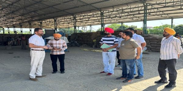 ਐਸ. ਡੀ. ਐਮ. ਬਟਾਲਾ ਵੱਲੋ ਸ਼੍ਰੀ ਹਰਗੋਬਿੰਦਪੁਰ ਸਾਹਿਬ ਵਿਖੇ ਦਾਣਾ ਮੰਡੀ ਦੀ ਕੀਤੀ ਚੈਕਿੰਗ