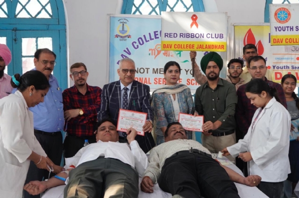 ਡੀਏਵੀ ਕਾਲਜ ਜਲੰਧਰ ਵਿਖੇ ਖ਼ੂਨਦਾਨ ਕੈਂਪ ਦਾ ਆਯੋਜਨ।