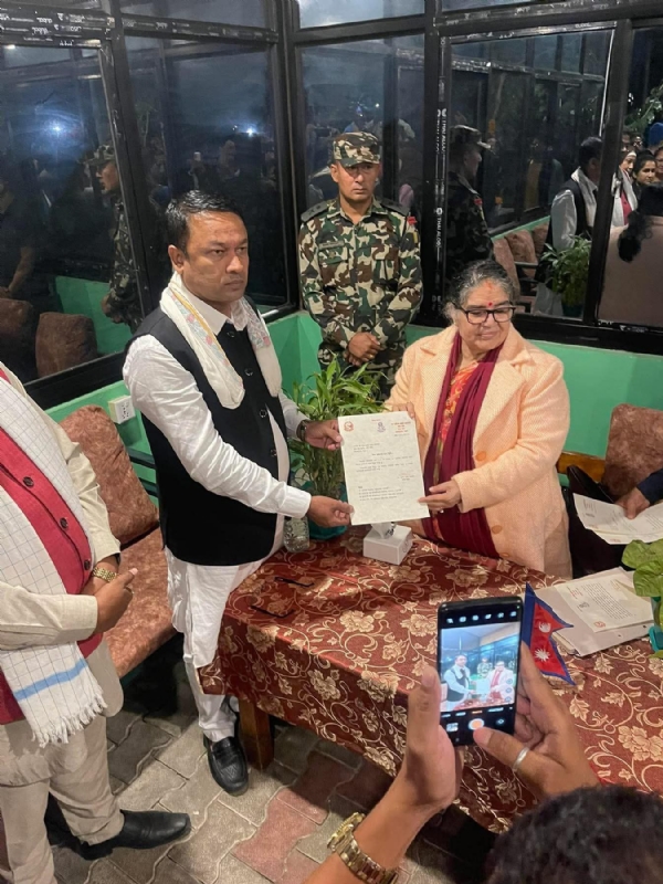 ਹੋਟਲ ਵਿੱਚ ਮੁੱਖ ਮੰਤਰੀ ਦੀ ਨਿਯੁਕਤੀ ਅਤੇ ਸਹੁੰ ਚੁੱਕ ਸਮਾਗਮ ਹੋਟਲ ਵਿੱਚ ਮੁੱਖ ਮੰਤਰੀ ਦੀ ਨਿਯੁਕਤੀ ਅਤੇ ਸਹੁੰ ਚੁੱਕ ਸਮਾਗਮ