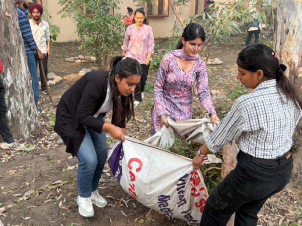 ਡੀਏਵੀ ਕਾਲਜ ਜਲੰਧਰ ਵਿਖੇ ਇੱਕ ਰੋਜ਼ਾ ਸਪੈਸ਼ਲ ਐੱਨ ਐੱਸ ਐੱਸ ਕੈਂਪ ਲਗਾਇਆ ਗਿਆ।