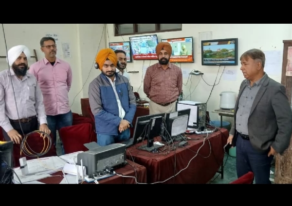 ਖਰਚਾ ਨਿਗਰਾਨ ਮਨਜ਼ਰੁਲ ਹਸਨ ਐੱਮ.ਸੀ.ਐੱਮ.ਸੀ. ਸੈੱਲ ਤਰਨਤਾਰਨ ਦੇ ਦੌਰੇ ਦੌਰਾਨ। ਖਰਚਾ ਨਿਗਰਾਨ ਮਨਜ਼ਰੁਲ ਹਸਨ ਐੱਮ.ਸੀ.ਐੱਮ.ਸੀ. ਸੈੱਲ ਤਰਨਤਾਰਨ ਦੇ ਦੌਰੇ ਦੌਰਾਨ।