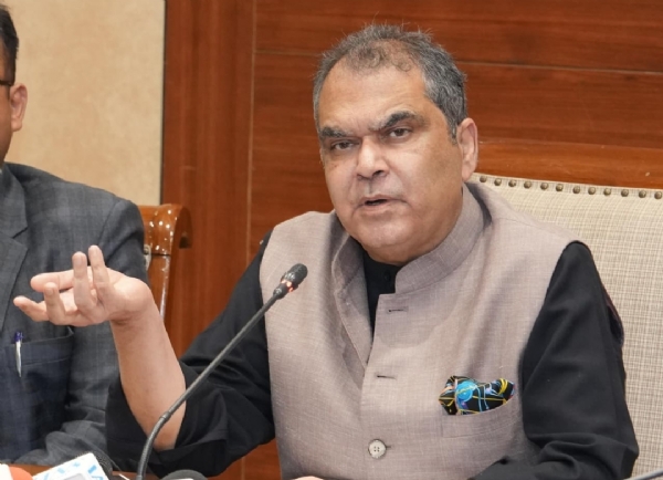 ਕੈਬਿਨੇਟ ਮੰਤਰੀ ਸੰਜੀਵ ਅਰੋੜਾ ਪੱਤਰਕਾਰਾਂ ਨਾਲ ਗੱਲਬਾਤ ਦੌਰਾਨ।