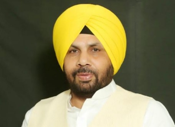 ਪੰਜਾਬ ਦੇ ਕੈਬਨਿਟ ਮੰਤਰੀ ਹਰਭਜਨ ਸਿੰਘ ਈ ਟੀ ਓ ।