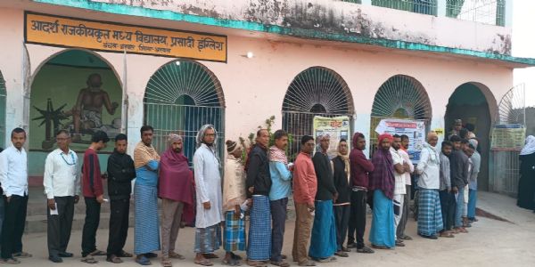 ਪ੍ਰਧਾਨ ਮੰਤਰੀ ਨੇ ਵਧ-ਚੜ੍ਹਕੇ ਵੋਟ ਪਾਉਣ ਦੀ ਅਪੀਲ ਕੀਤੀ, ਭਾਗਲਪੁਰ ਵਿੱਚ ਈਵੀਐਮ ’ਚ ਖਰਾਬੀ, 15 ਮਿੰਟ ਦੇਰੀ ਨਾਲ ਸ਼ੁਰੂ ਹੋਈ ਵੋਟਿੰਗ