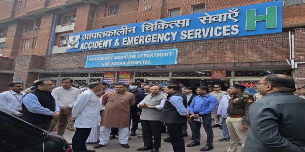 ਦਿੱਲੀ ਧਮਾਕੇ ਦੇ ਪੀੜਤਾਂ ਨਾਲ ਉਪ ਰਾਜਪਾਲ ਸਕਸੈਨਾ ਨੇ ਕੀਤੀ ਮੁਲਾਕਾਤ