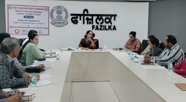 ਡਿਪਟੀ ਕਮਿਸ਼ਨਰ ਦੀ ਪ੍ਰਧਾਨਗੀ ਹੇਠ ਬੇਟੀ ਬਚਾਓ ਬੇਟੀ ਪੜ੍ਹਾਓ ਸਕੀਮ ਅਧੀਨ ਜ਼ਿਲ੍ਹਾ ਟਾਸਕ ਫੋਰਸ ਦੀ ਹੋਈ ਮੀਟਿੰਗ ਦਾ ਦ੍ਰਿਸ਼। ਡਿਪਟੀ ਕਮਿਸ਼ਨਰ ਦੀ ਪ੍ਰਧਾਨਗੀ ਹੇਠ ਬੇਟੀ ਬਚਾਓ ਬੇਟੀ ਪੜ੍ਹਾਓ ਸਕੀਮ ਅਧੀਨ ਜ਼ਿਲ੍ਹਾ ਟਾਸਕ ਫੋਰਸ ਦੀ ਹੋਈ ਮੀਟਿੰਗ ਦਾ ਦ੍ਰਿਸ਼।