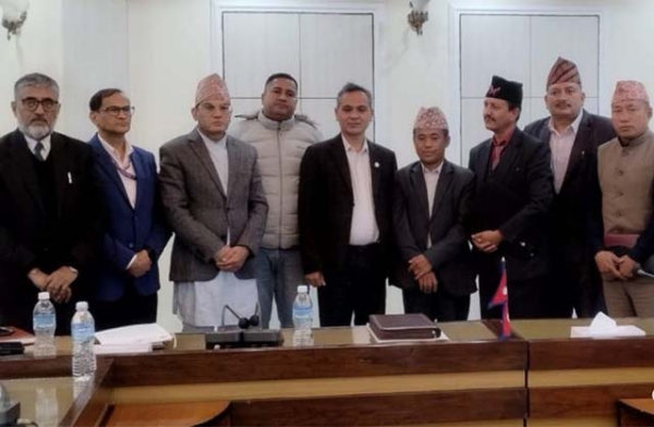 ਦੁਰਗਾ ਪ੍ਰਸਾਈ ਸਮੂਹ ਵੱਖ-ਵੱਖ ਮੰਗਾਂ ਦੇ ਨਾਲ ਗ੍ਰਹਿ ਮੰਤਰੀ ਨੂੰ ਮੰਗ ਪੱਤਰ ਸੌਂਪਦਾ ਹੋਇਆ