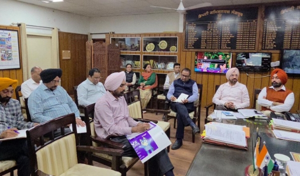 ਏ. ਡੀ. ਸੀ. ਸੰਗਰੂਰ 20 ਨਵੰਬਰ ਨੂੰ ਪੁੱਜਣ ਵਾਲੇ ਨਗਰ ਕੀਰਤਨ ਦੀਆਂ ਤਿਆਰੀਆਂ ਦਾ ਜਾਇਜ਼ਾ ਲੈਂਦੇ ਹੋਏ।