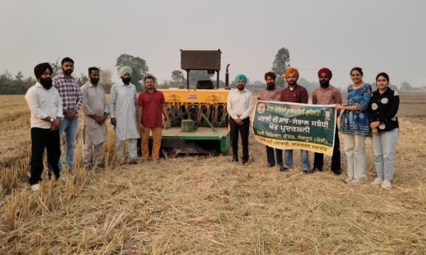 ਕ੍ਰਿਸ਼ੀ ਵਿਗਿਆਨ ਕੇਂਦਰ ਸੰਗਰੂਰ ਵੱਲੋਂ ਪਿੰਡ ਸੰਗਤਪੁਰਾ ਵਿਖੇ ਲਗਾਈ ਸਰਫੇਸ ਸੀਡਰ ਨਾਲ ਕਣਕ ਬਿਜਾਈ ਦੀ ਪ੍ਰਦਰਸ਼ਨੀ ਦਾ ਦ੍ਰਿਸ਼। ਕ੍ਰਿਸ਼ੀ ਵਿਗਿਆਨ ਕੇਂਦਰ ਸੰਗਰੂਰ ਵੱਲੋਂ ਪਿੰਡ ਸੰਗਤਪੁਰਾ ਵਿਖੇ ਲਗਾਈ ਸਰਫੇਸ ਸੀਡਰ ਨਾਲ ਕਣਕ ਬਿਜਾਈ ਦੀ ਪ੍ਰਦਰਸ਼ਨੀ ਦਾ ਦ੍ਰਿਸ਼।