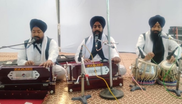 ਪਿੰਡ ਮਗਰ ਸਾਹਿਬ ਵਿਖੇ ਕਰਵਾਏ ਗਏ ਸ਼ਹੀਦੀ ਸ਼ਤਾਬਦੀ ਨੂੰ ਸਮਰਪਿਤ ਕੀਰਤਨ ਸਮਾਗਮ ਦੌਰਾਨ ਕੀਰਤਨ ਕਰਦਾ ਹੋਇਆ ਕੀਰਤਨੀ ਜਥਾ।