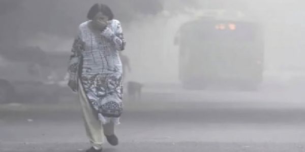 ਇੰਡੀਆ ਗੇਟ ਦੇ ਆਲੇ-ਦੁਆਲੇ ਦਾ ਇਲਾਕਾ ਜ਼ਹਿਰੀਲੇ ਧੂੰਏਂ ਦੀ ਸੰਘਣੀ ਚਾਦਰ ਨਾਲ ਢਕਿਆ