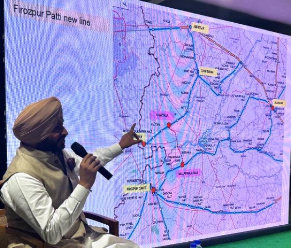 ਰੇਲ ਰਾਜ ਮੰਤਰੀ ਰਵਨੀਤ ਸਿੰਘ ਬਿੱਟੂ ਬੁੱਧਵਾਰ ਨੂੰ ਮੀਡੀਆ ਬ੍ਰੀਫਿੰਗ ਦੌਰਾਨ