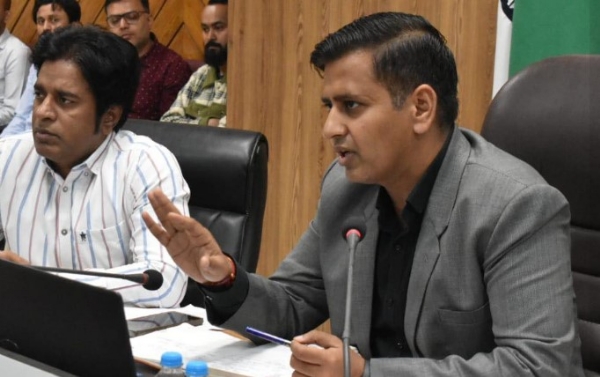 ਡਿਪਟੀ ਕਮਿਸ਼ਨਰ ਜਲੰਧਰ ਅਧਿਕਾਰੀਆ ਨੂੰ ਜਰੂਰੀ ਦਿਸ਼ਾ ਨਿਰਦੇਸ਼ ਜਾਰੀ ਕਰਦੇ ਹੋਏ। ਡਿਪਟੀ ਕਮਿਸ਼ਨਰ ਜਲੰਧਰ ਅਧਿਕਾਰੀਆ ਨੂੰ ਜਰੂਰੀ ਦਿਸ਼ਾ ਨਿਰਦੇਸ਼ ਜਾਰੀ ਕਰਦੇ ਹੋਏ।