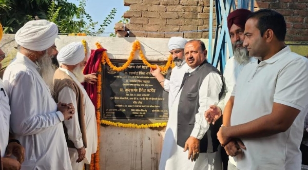 ਪਿੰਡ ਚੱਪੜ ਵਿਖੇ 1. 2 ਕਰੋੜ ਰੁਪਏ ਦੀ ਲਾਗਤ ਵਾਲੇ ਸ਼ੈੱਡ ਨਿਰਮਾਣ ਦਾ ਨੀਂਹ ਪੱਥਰ ਰੱਖਦੇ ਹੋਏ ਹਲਕਾ ਵਿਧਾਇਕ। ਪਿੰਡ ਚੱਪੜ ਵਿਖੇ 1. 2 ਕਰੋੜ ਰੁਪਏ ਦੀ ਲਾਗਤ ਵਾਲੇ ਸ਼ੈੱਡ ਨਿਰਮਾਣ ਦਾ ਨੀਂਹ ਪੱਥਰ ਰੱਖਦੇ ਹੋਏ ਹਲਕਾ ਵਿਧਾਇਕ।