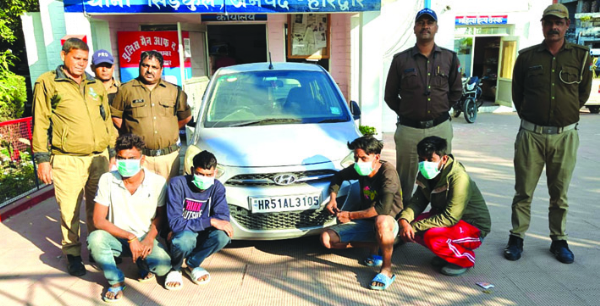 ਪੁਲਿਸ ਵੱਲੋਂ ਕਾਬੂ ਮੁਲਜ਼ਮ। ਪੁਲਿਸ ਵੱਲੋਂ ਕਾਬੂ ਮੁਲਜ਼ਮ।