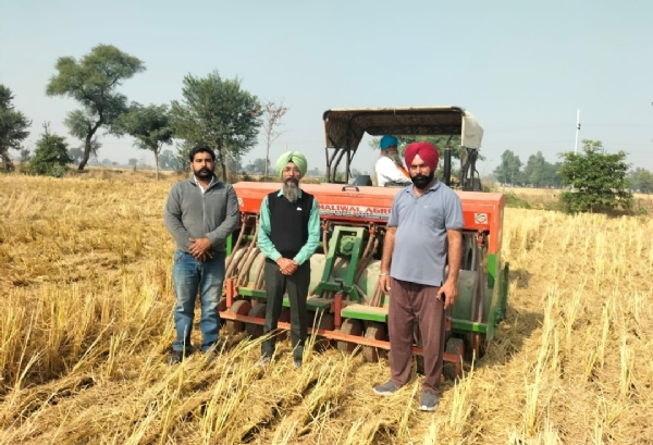 ਫਾਜ਼ਿਲਕਾ ਦੇ ਦੋ ਭਰਾ ਜਿਨ੍ਹਾਂ ਬਿਨਾਂ ਪਰਾਲੀ ਨੂੰ ਅੱਗ ਲਗਾਏ ਹੈਪੀ ਸੀਡਰ ਨਾਲ ਕੀਤੀ ਕਣਕ ਦੀ ਬਿਜਾਈ