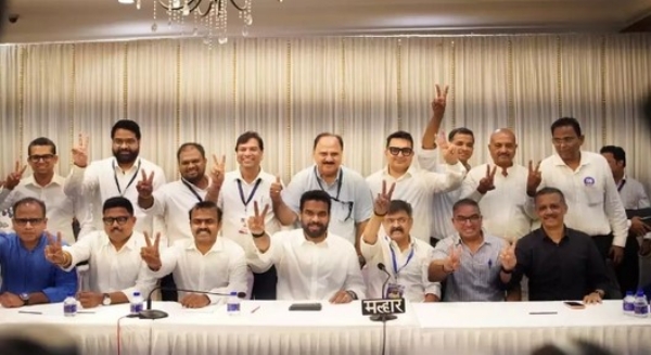 ਅਜਿੰਕਿਆ ਨਾਇਕ ਆਪਣੇ ਪੈਨਲ ਮੈਂਬਰਾਂ ਨਾਲ