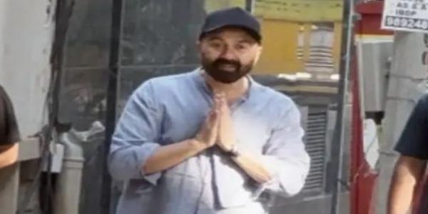 ਧਰਮਿੰਦਰ ਦੀ ਖਰਾਬ ਸਿਹਤ ਦੇ ਵਿਚਕਾਰ ਪਾਪਰਾਜ਼ੀ 