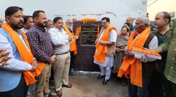 ਵਿਧਾਇਕ ਚੌਧਰੀ ਮਦਨ ਲਾਲ ਬੱਗਾ 28.50 ਲੱਖ ਦੀ ਲਾਗਤ ਵਾਲੇ ਸੀਵਰੇਜ ਪ੍ਰੋਜੈਕਟ ਦਾ ਉਦਘਾਟਨ ਕਰਦੇ ਹੋਏ।