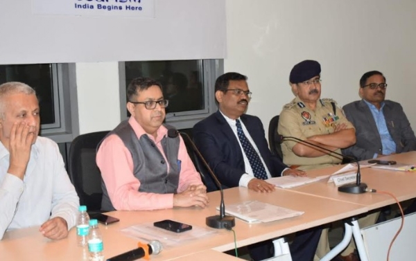 ਮੁੱਖ ਸਕੱਤਰ ਸ਼ਹੀਦੀ ਸ਼ਤਾਬਦੀ ਸਮਾਗਮਾਂ ਦੀਆਂ ਤਿਆਰੀਆਂ ਦਾ ਜਾਇਜ਼ਾ ਲੈਂਦੇ ਹੋਏ। ਮੁੱਖ ਸਕੱਤਰ ਸ਼ਹੀਦੀ ਸ਼ਤਾਬਦੀ ਸਮਾਗਮਾਂ ਦੀਆਂ ਤਿਆਰੀਆਂ ਦਾ ਜਾਇਜ਼ਾ ਲੈਂਦੇ ਹੋਏ।