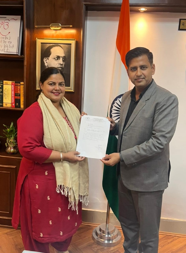 ਡਿਪਟੀ ਕਮਿਸ਼ਨਰ ਵਲੋਂ ਫੌਜ ਦੀ ਭਰਤੀ ਮੁਹਿੰਮ ’ਚ ਸ਼ਾਨਦਾਰ ਯੋਗਦਾਨ ਪਾਉਣ ਲਈ ਕਰੀਅਰ ਕਾਊਂਸਲਰ ਭਾਰਤੀ ਸ਼ਰਮਾ ਦਾ ਸਨਮਾਨ ਡਿਪਟੀ ਕਮਿਸ਼ਨਰ ਵਲੋਂ ਫੌਜ ਦੀ ਭਰਤੀ ਮੁਹਿੰਮ ’ਚ ਸ਼ਾਨਦਾਰ ਯੋਗਦਾਨ ਪਾਉਣ ਲਈ ਕਰੀਅਰ ਕਾਊਂਸਲਰ ਭਾਰਤੀ ਸ਼ਰਮਾ ਦਾ ਸਨਮਾਨ