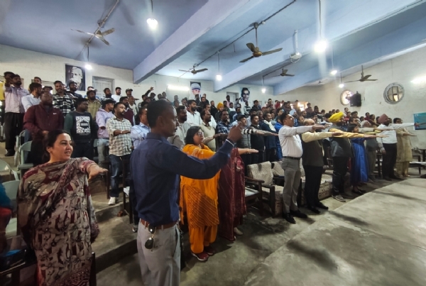 ਨਗਰ ਨਿਗਮ ਪਟਿਆਲਾ ਦੇ ਸਹਿਯੋਗ ਨਾਲ ਸਫ਼ਾਈ ਕਰਮਚਾਰੀਆਂ (ਵੇਸਟ ਵਰਕਰਜ਼) ਲਈ ਕਰਵਾਏ ਸਮਰੱਥਾ-ਨਿਰਮਾਣ ਸੈਸ਼ਨ ਦਾ ਦ੍ਰਿਸ਼। ਨਗਰ ਨਿਗਮ ਪਟਿਆਲਾ ਦੇ ਸਹਿਯੋਗ ਨਾਲ ਸਫ਼ਾਈ ਕਰਮਚਾਰੀਆਂ (ਵੇਸਟ ਵਰਕਰਜ਼) ਲਈ ਕਰਵਾਏ ਸਮਰੱਥਾ-ਨਿਰਮਾਣ ਸੈਸ਼ਨ ਦਾ ਦ੍ਰਿਸ਼।